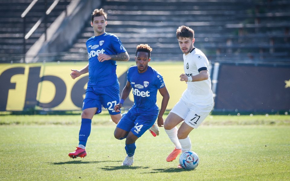 Славия и Спартак Варна играят при 0:0 в първи мач от