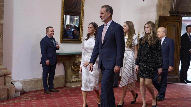 Испанското кралско семейство поздрави носителите на награда „Принцесата на Астурия“