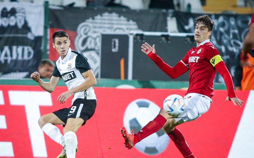 Капитанът на ЦСКА Юрген Матай няма да може да вземе