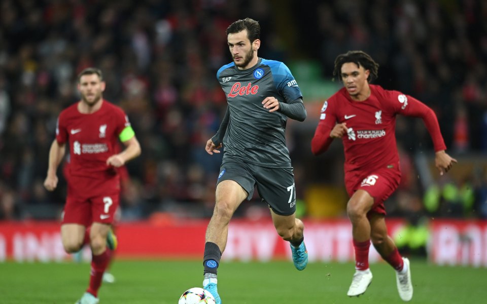 Отборите на Ливърпул и Наполи играят при резултат 0:0 в