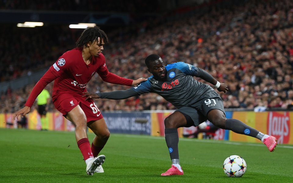 Отборите на Ливърпул и Наполи играят при резултат 0:0 в