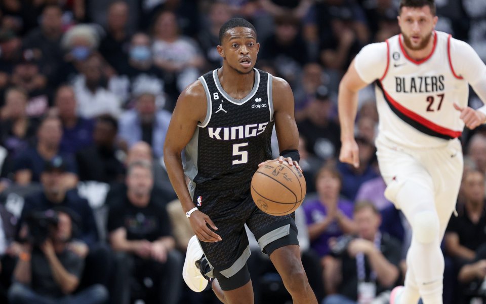 Контузията в дясното коляно на гарда на Сакраменто Кингс Де'Аарън