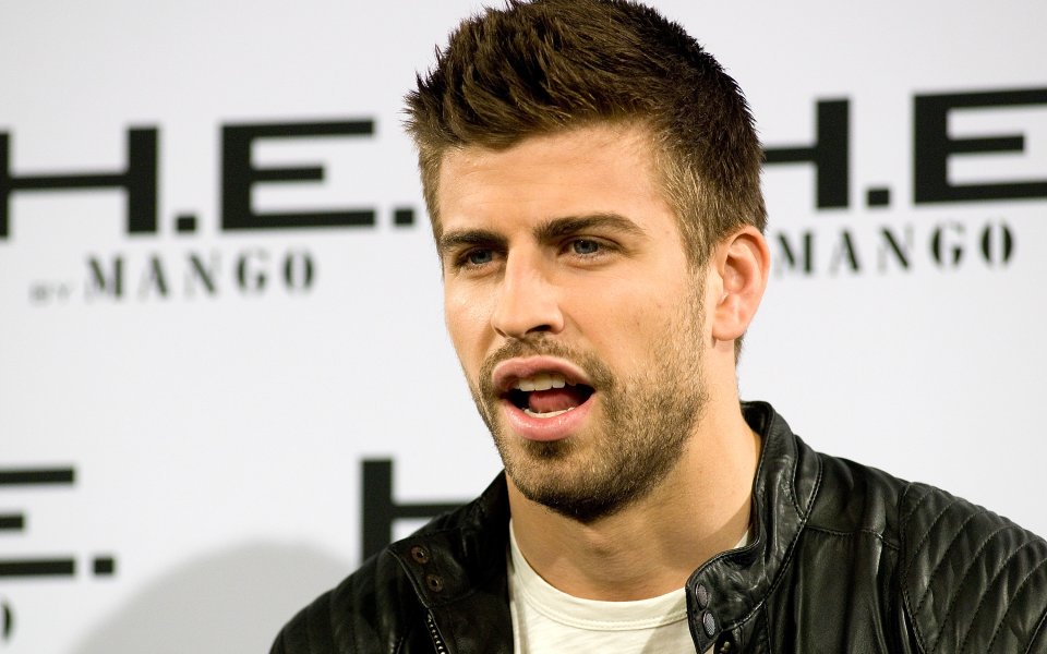 Бившият испански национал Жерар Пике вече не крие жената до