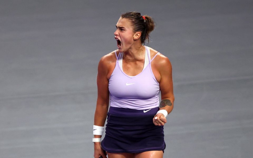 Мария Сакари и Арина Сабаленка продължават на полуфиналите на Финалния