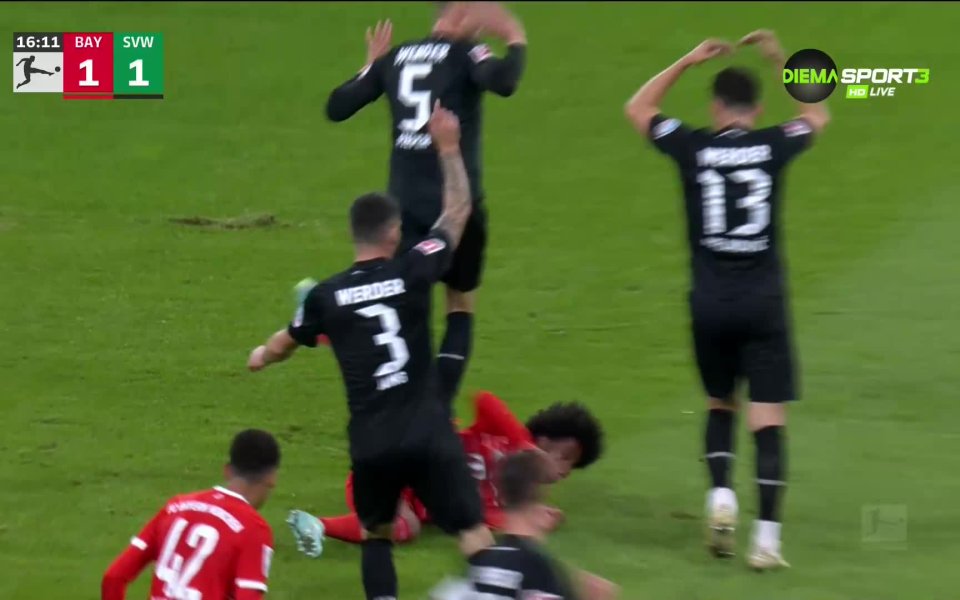В 16-та минута Байерн Мюнхен получи правото да изпълни дузпа, след