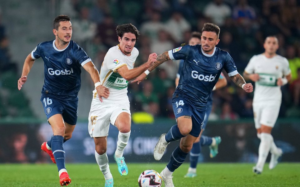 Жирона постигна победа като гост над Елче с 2:1. Головете