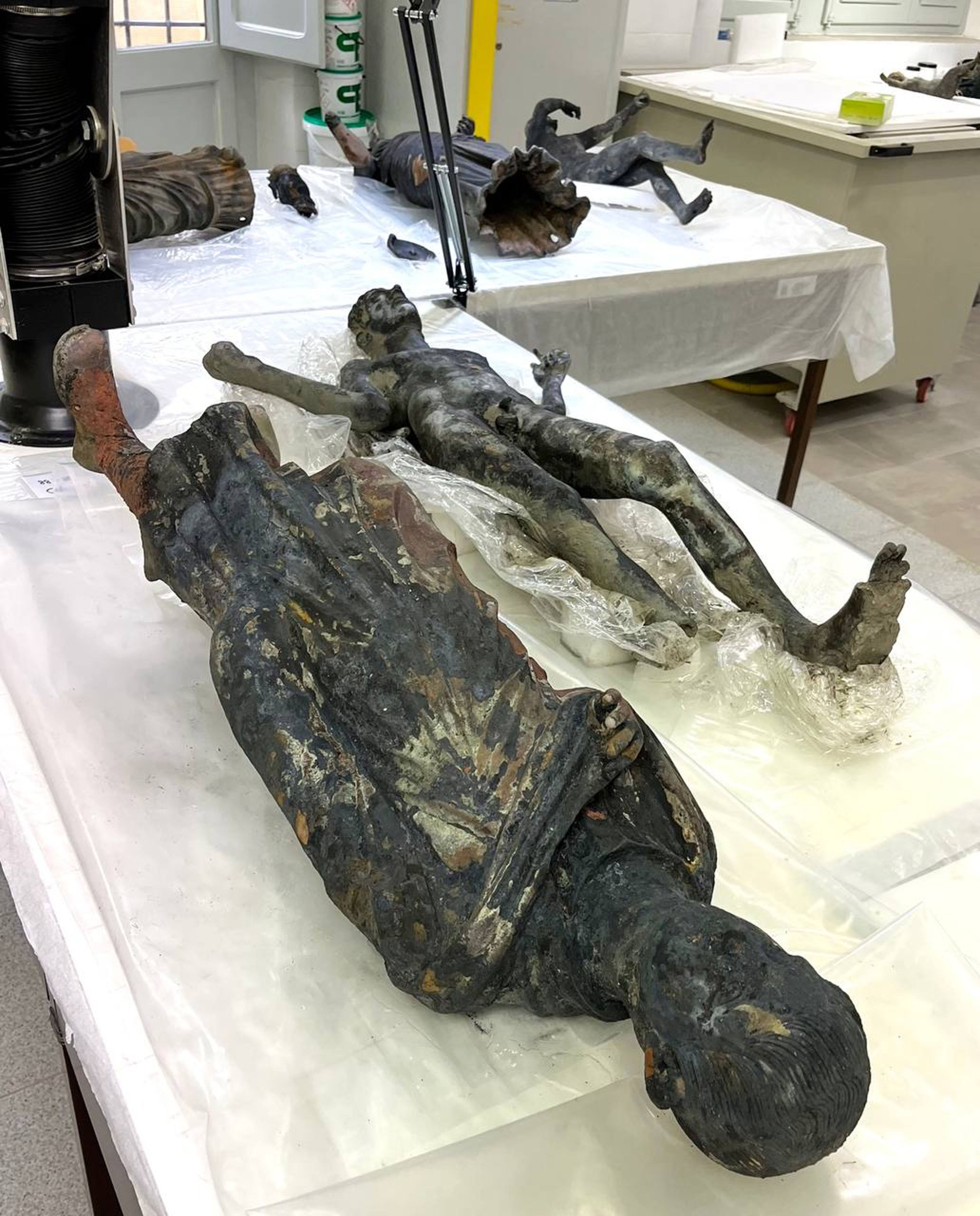 <p>Над 20 бронзови статуи на повече от 2000 години са открити в древен термален извор в Тоскана. Безпрецедентната находка ще пренапише историята за прехода от етруската цивилизация към Римската империя.</p>