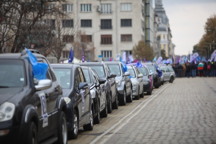 <p>Синдикатите на протест пред Народното събрание</p>