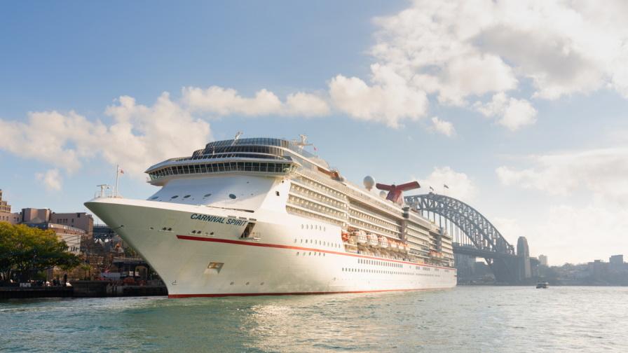 Круизен кораб със стотици заразени с коронавирус акостира в Сидни