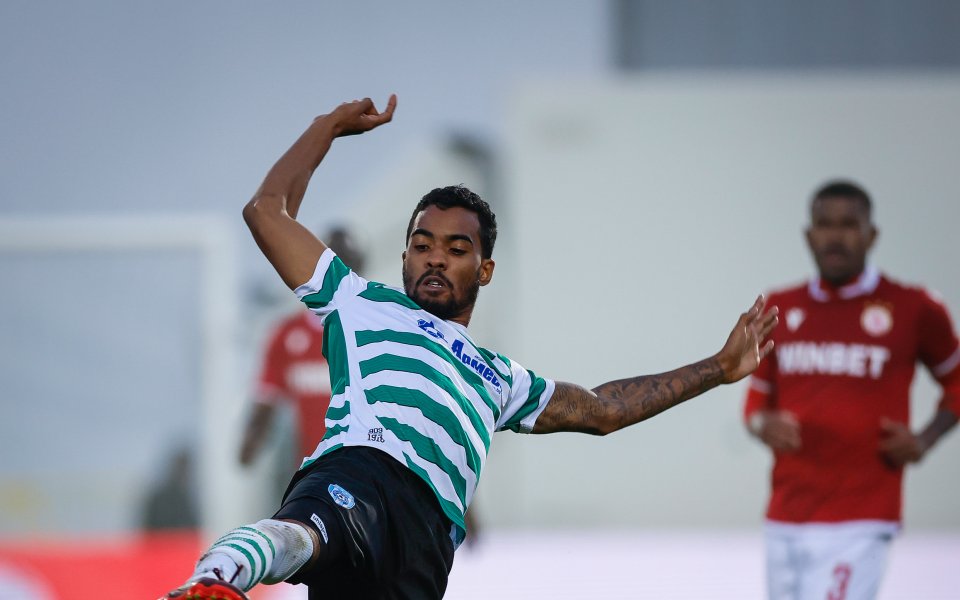 Халфът носи фланелката на Черно море през есенния дял от