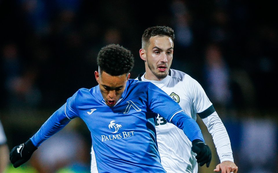 Бранителят на Левски Цунами няма да играе за сините“ на старта