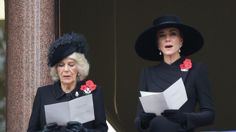  Кейт Мидълтън и Камила следят шествието за Деня на възпоменанието 