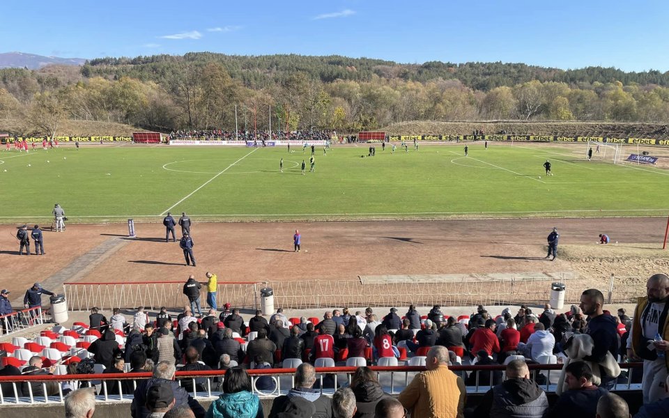 Отборите на Розова долина и Лудогорец играят при резултат 0:0