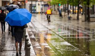 Времето се разваля: Жълт код за обилни валежи в девет области от страната