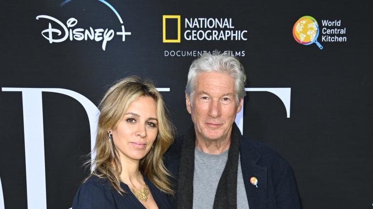  Милите моменти на Ричард Гиър и брачната половинка му Алехандра Силва под прожекторите 