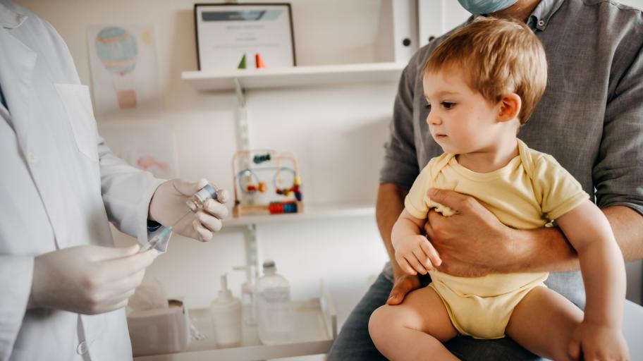Ваксина за бебе на 16 месеца - Реимунизация с комбинирана петкомпонентна ваксина