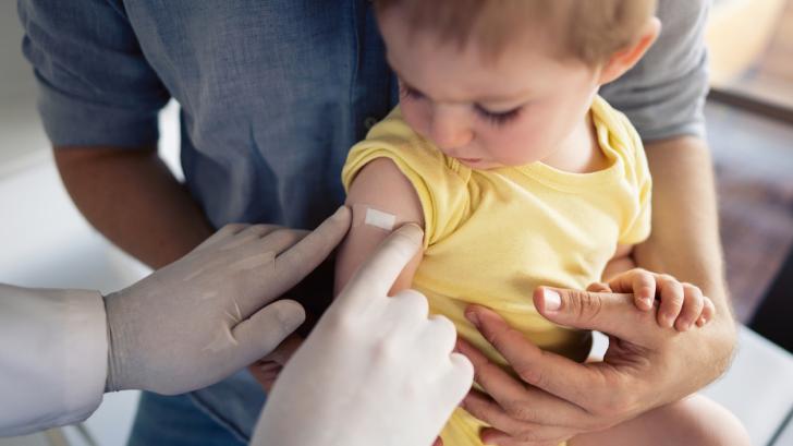 Ваксина за бебе на 13 месеца - Имунизация против морбили, паротит и рубеола