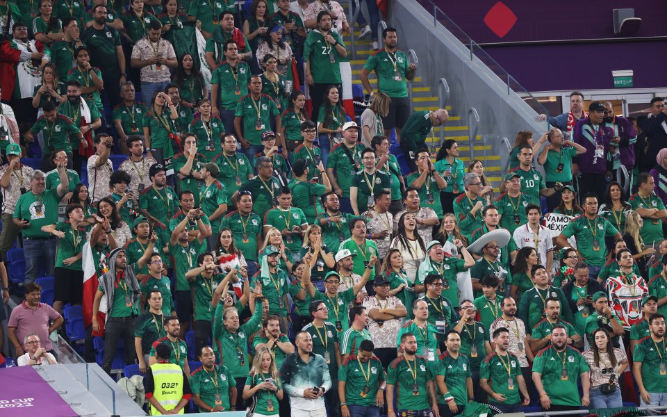 ФИФА погна Мексико заради скандирания от трибуните