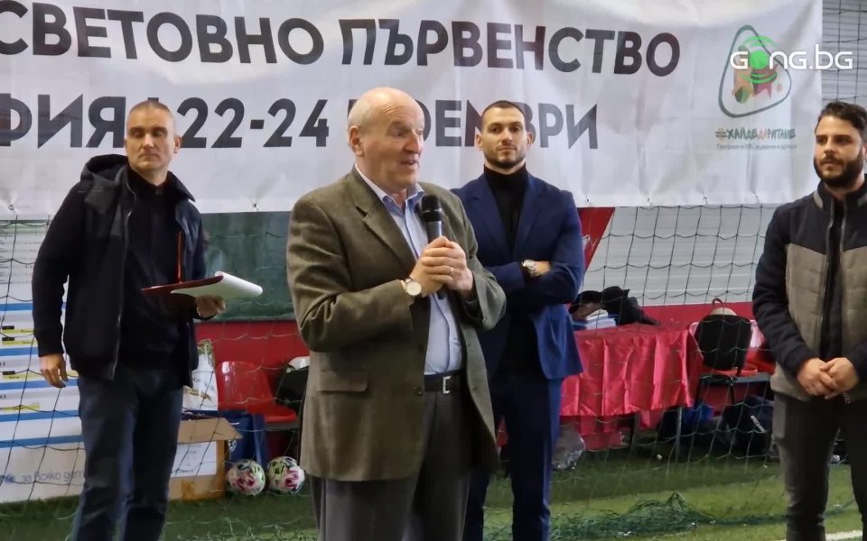 Вицепрезидентът на Българския футболен съюз - Михаил Касабов, направи специално