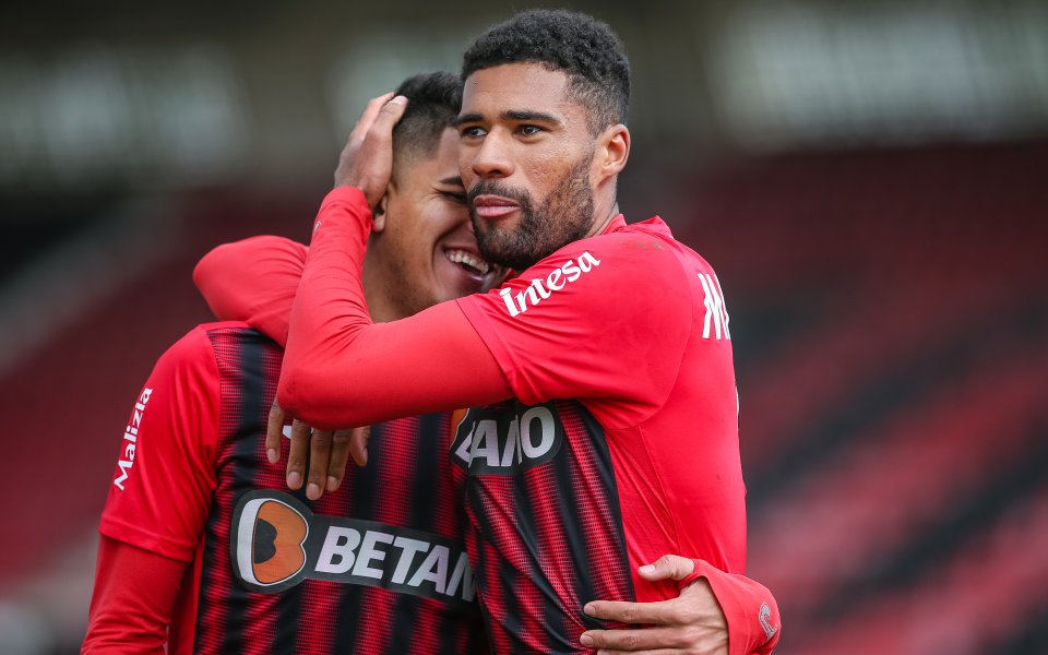 Локомотив (София) ще играе с корави съперници по време на лагера