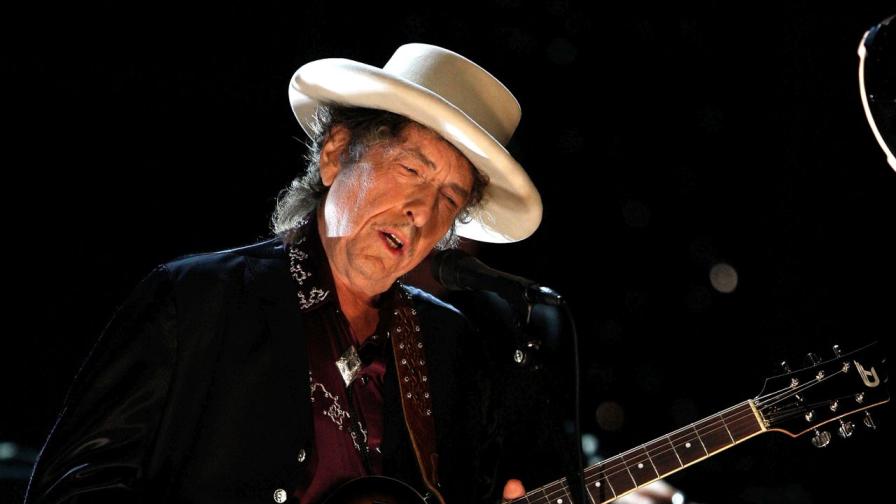 <p>Боб Дилън разочарова феновете си, но&nbsp;се извини</p>