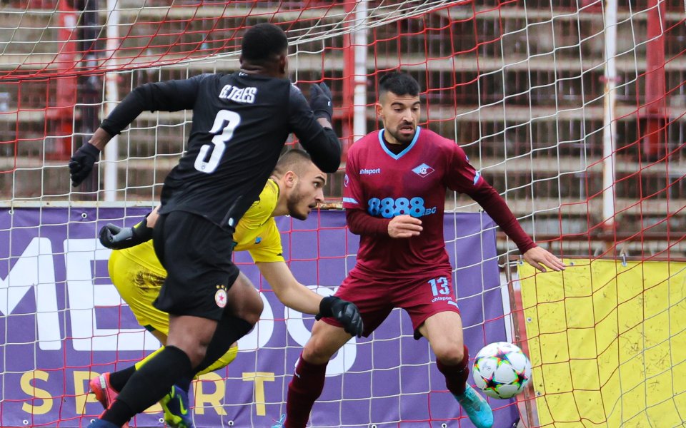 Септември София и ЦСКА играят при резултат 0:0 в 1/8-финален