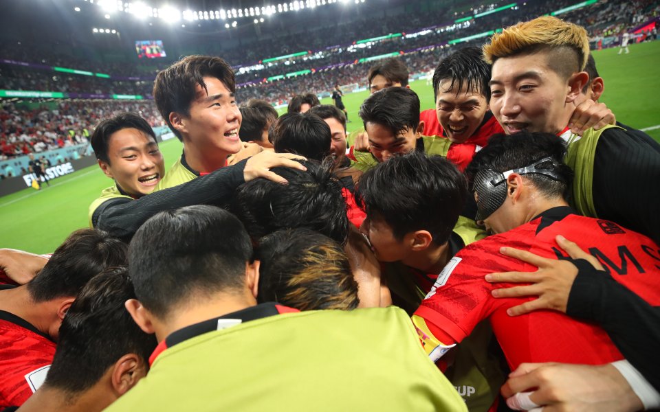 Сълзи от радост в Южна Корея, отборът е на 1/8-финал след драматична победа над Португалия