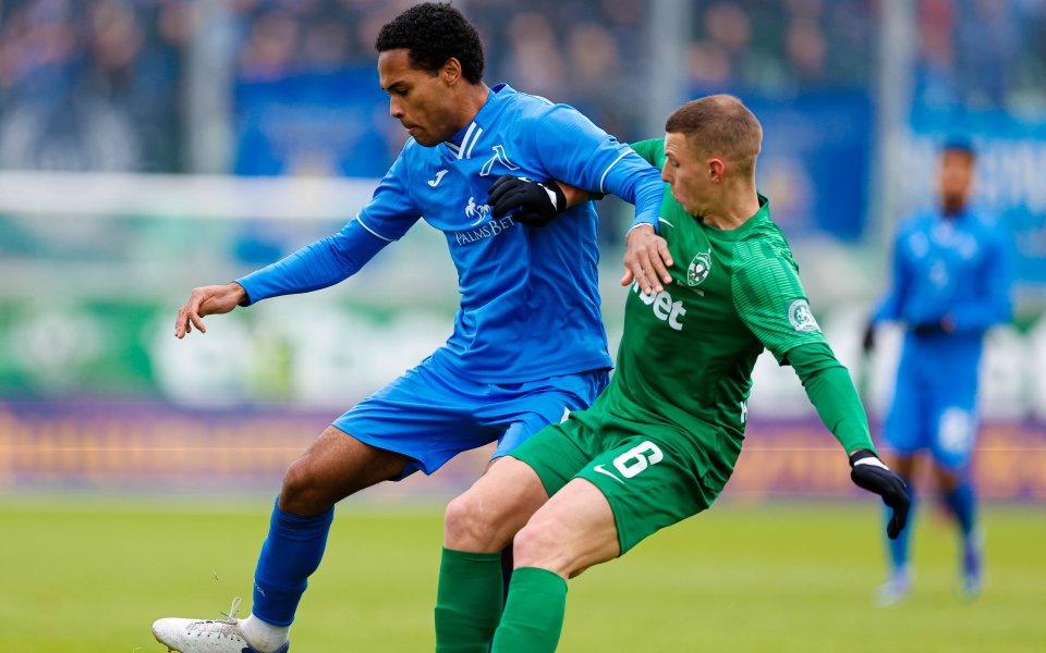 Бранителят на Левски Келиан ван дер Каап използва Инстаграм, за