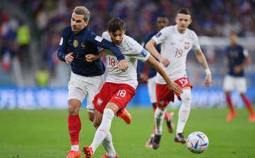 Франция и Полша играят при резултат 0 0 в осминафинален мач от