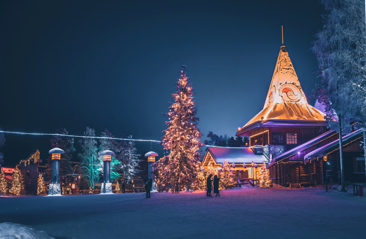 <p><strong>Лапландия, Финландия</strong></p>

<p>Една сбъдната коледна мечта както на малки, така и на големи. Родният град на Дядо Коледа е задължителна дестинация за всеки, който все още вярва в магията на Коледа. Рованиеми, селцето на Дядо Коледа, е такова, каквото всеки си е представял в детските си години. Истинска снежна зимна страна на чудесата с един добродушен старец, който всеки ден се труди, за да изпълни коледните желания.&nbsp;</p>