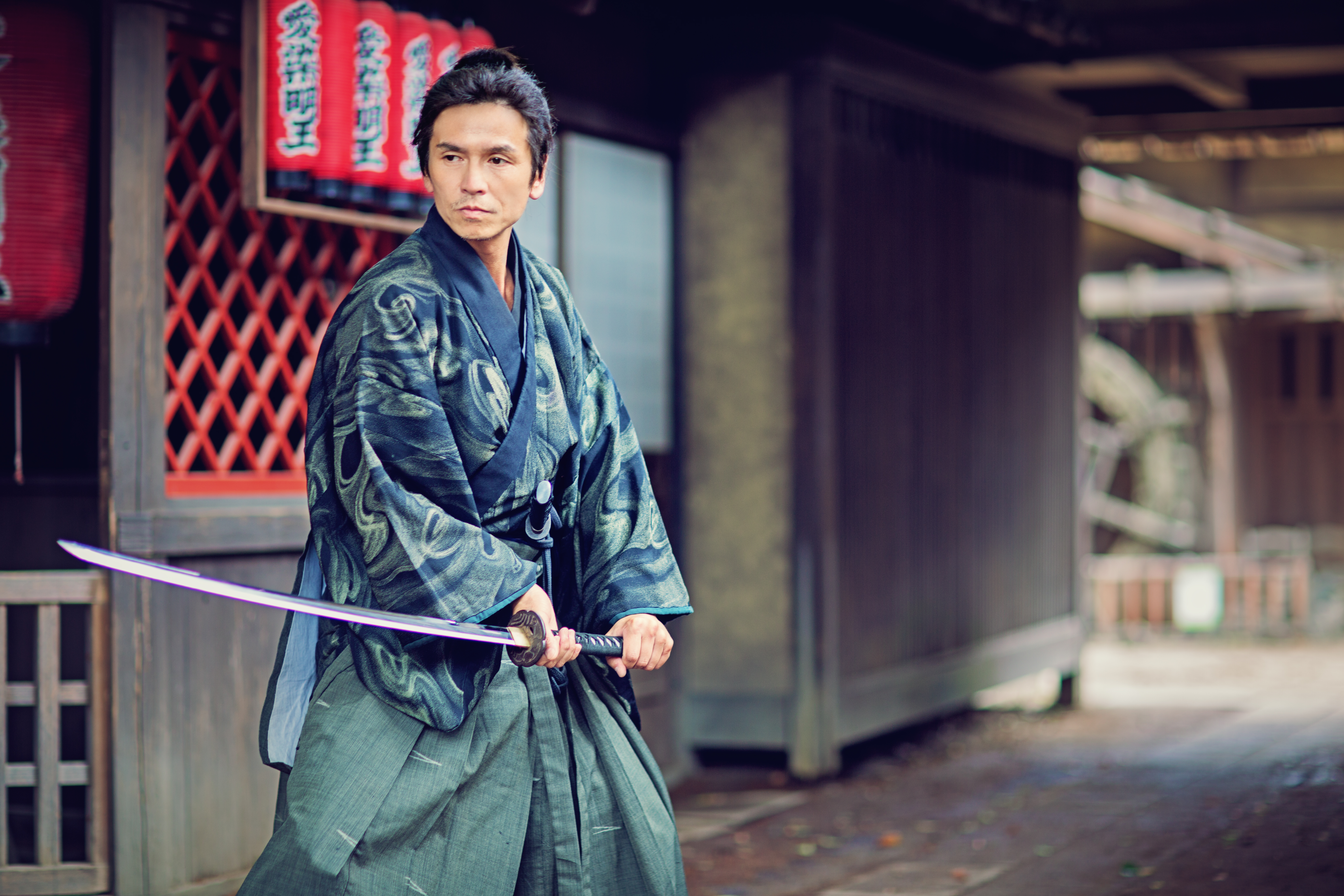 <p>Съмнителните практики на нинджите не се възприемали радушно от истинските самураи, които ценяли честта над всичко останало. Същевременно обаче винаги имало мръсна работа и самураите се радвали, че има някой друг, който бил готов да я свърши вместо тях в лицето на нинджите.</p>