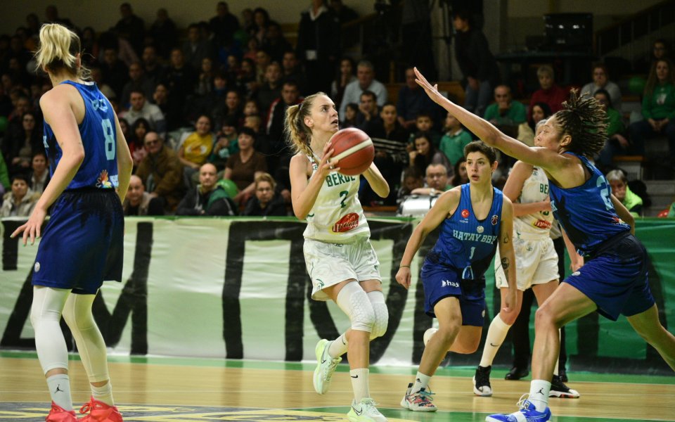 Берое Стара Загора спечели срещу гостуващия Хатай (Турция) с 94:81