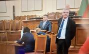 <p>Скандал: Депутати от БСП излъчват на живо закритото заседание на НС</p>