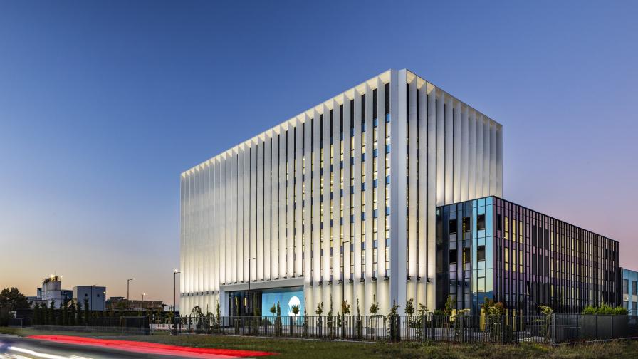 Новата сграда на NOVA е бизнес сграда за 2022 година