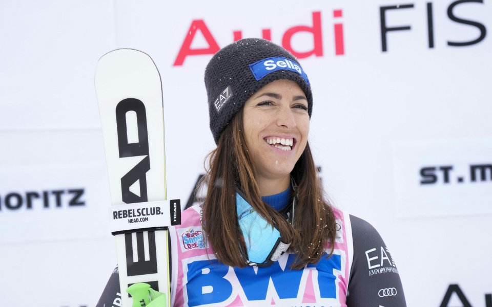 Италианката Елена Куртони спечели спускането от Световната купа по ски