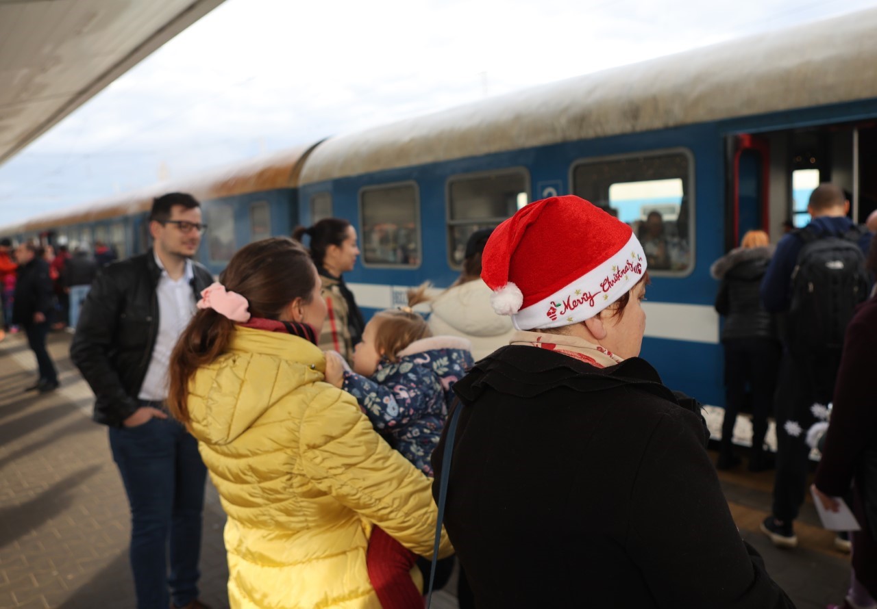 Всички любители на ретро влаковете видяха уникалната парна машина на Централна гара София и в гара Банкя, а желаещите да пътуват с нея се потопиха в истински приказна Коледна атмосфера