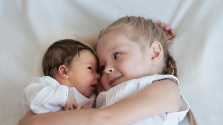 Как да подготвим голямото дете за появата на бебето