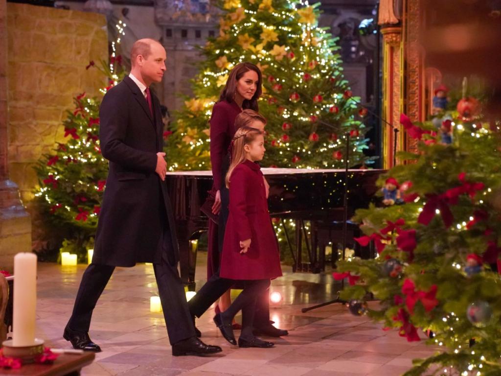 Кейт Мидълтън  и  принц Уилям изпращат празнични пожелания Принцът и принцесата на Уелс пуснаха годишната
