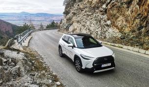 Toyota Corolla Cross е единственият пълен хибрид със задвижване на четирите колела в сегмент C-SUV.