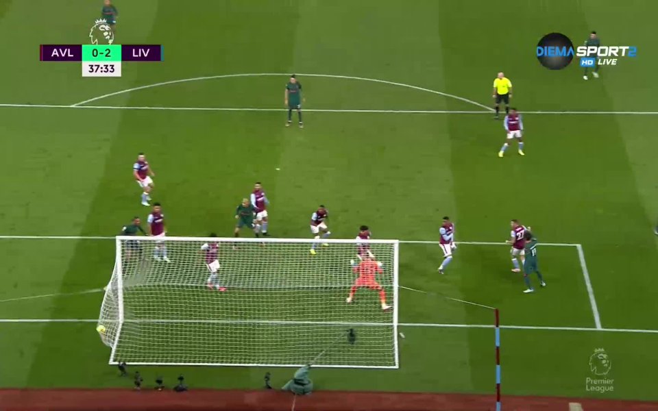 В 37-ата минута на срещата между Астън Вила и Ливърпул