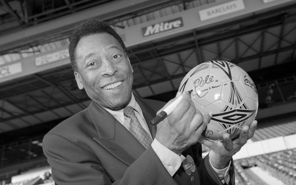 Едсон Арантес до Насименто – по-известен като Пеле, е починал.