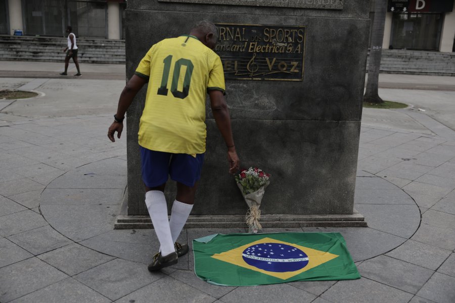 Бразилия скърби за Пеле1