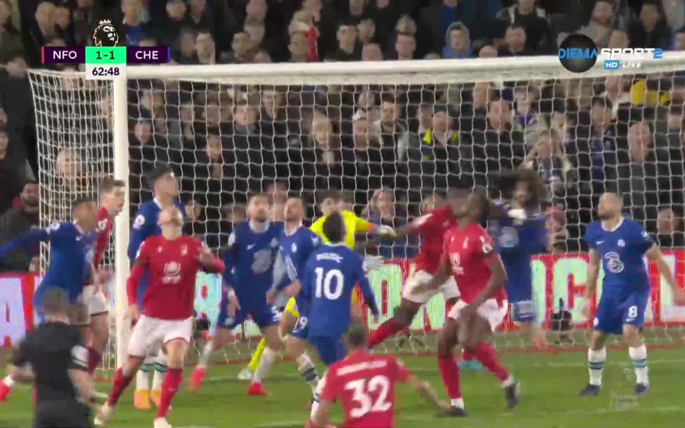 Серж Орие се възползва от разбъркване в наказателното поле на