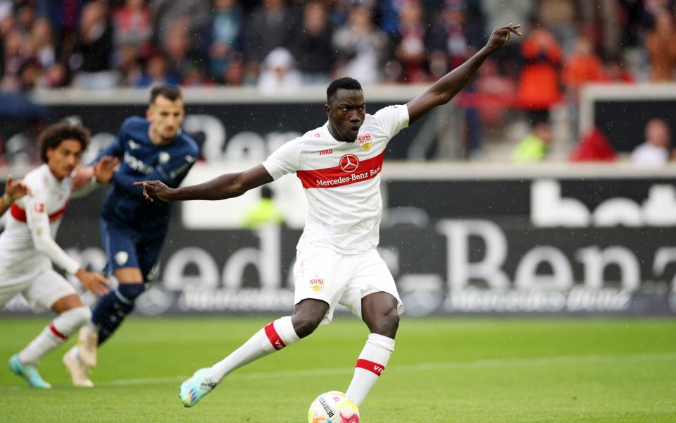 Нападателят на Щутгарт Силас Мвумпа получи нов договор от клуба