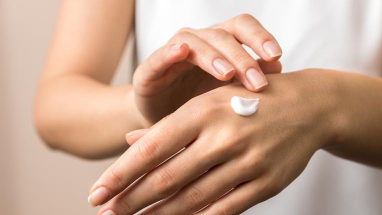 6 съвета срещу суха кожа на ръцете през зимата