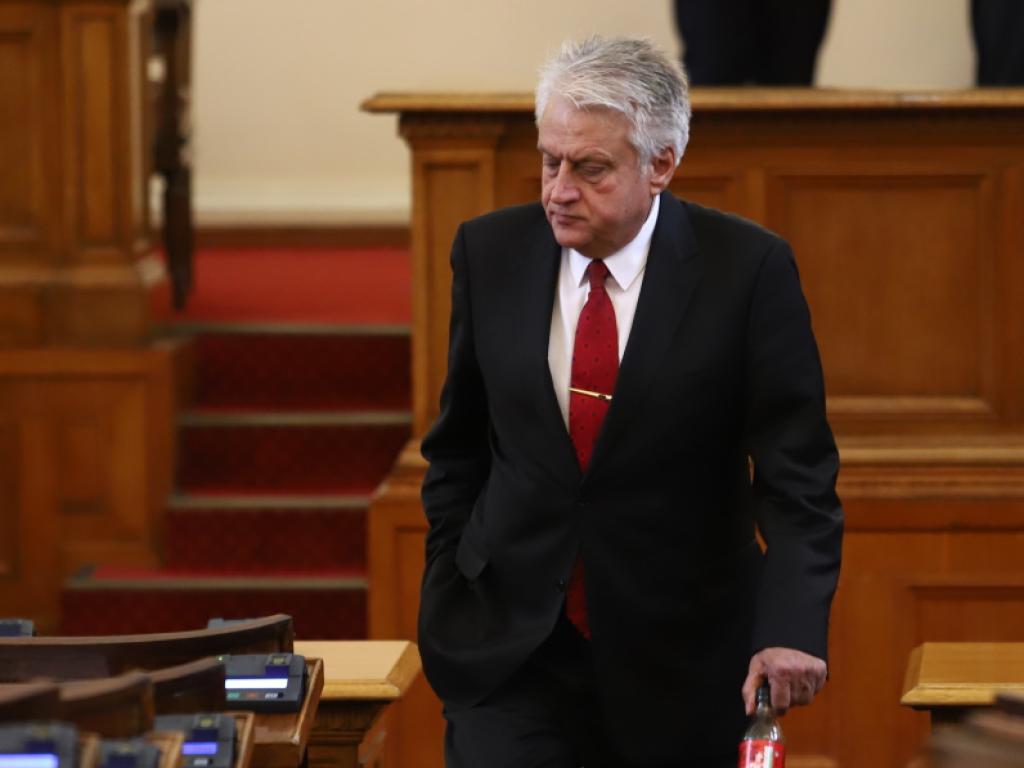 Председателят на Народното събрание Росен Желязков обяви от трибуната решение