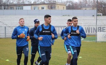 Дунав започна днес подготовка с 23 футболисти сред които двама