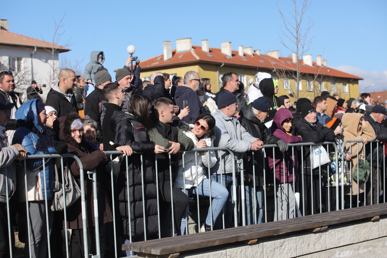 <p>За 25-а поредна година на езерото в столичния кв. &quot;Дружба&quot; се проведе традицията по спасяване на Светия кръст на Йордановден.</p>