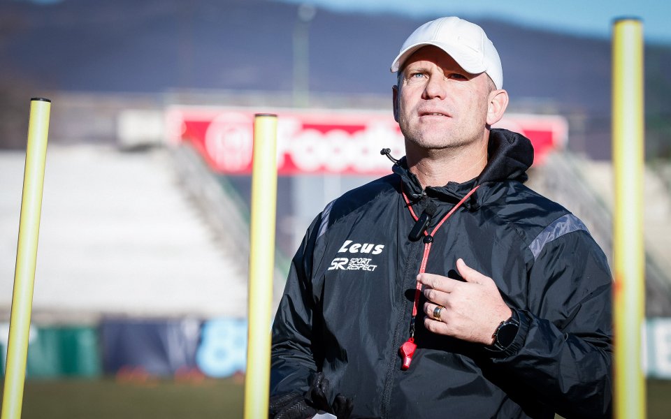 Старши треньорът на Ботев Враца - Даниел Моралес говори пред медиите