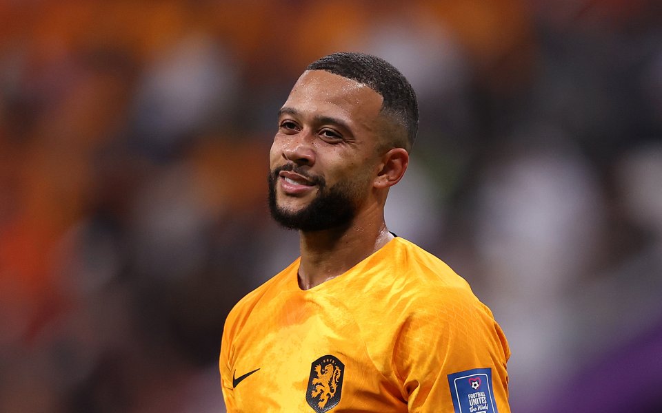 Нападателят на Барселона Мемфис Депай е на път да се